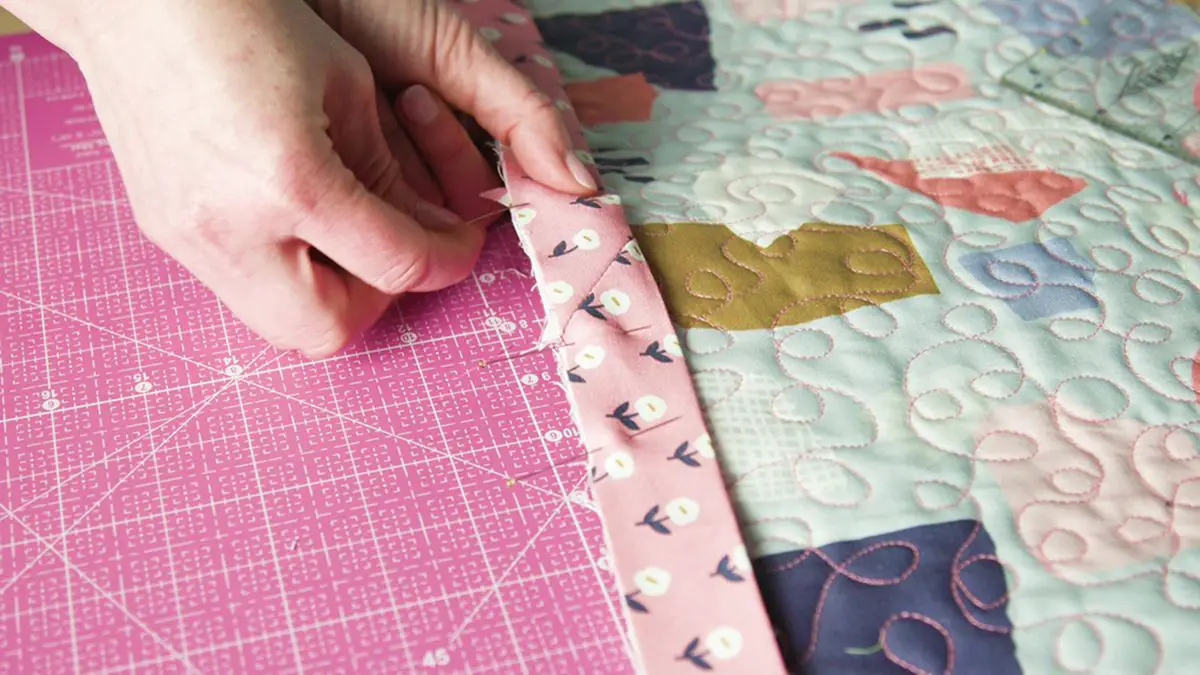 Attaching The Binding To The Quilt