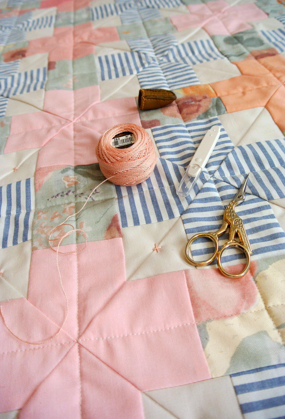 Differences Between Tying A Quilt Without A Frame And On A Frame