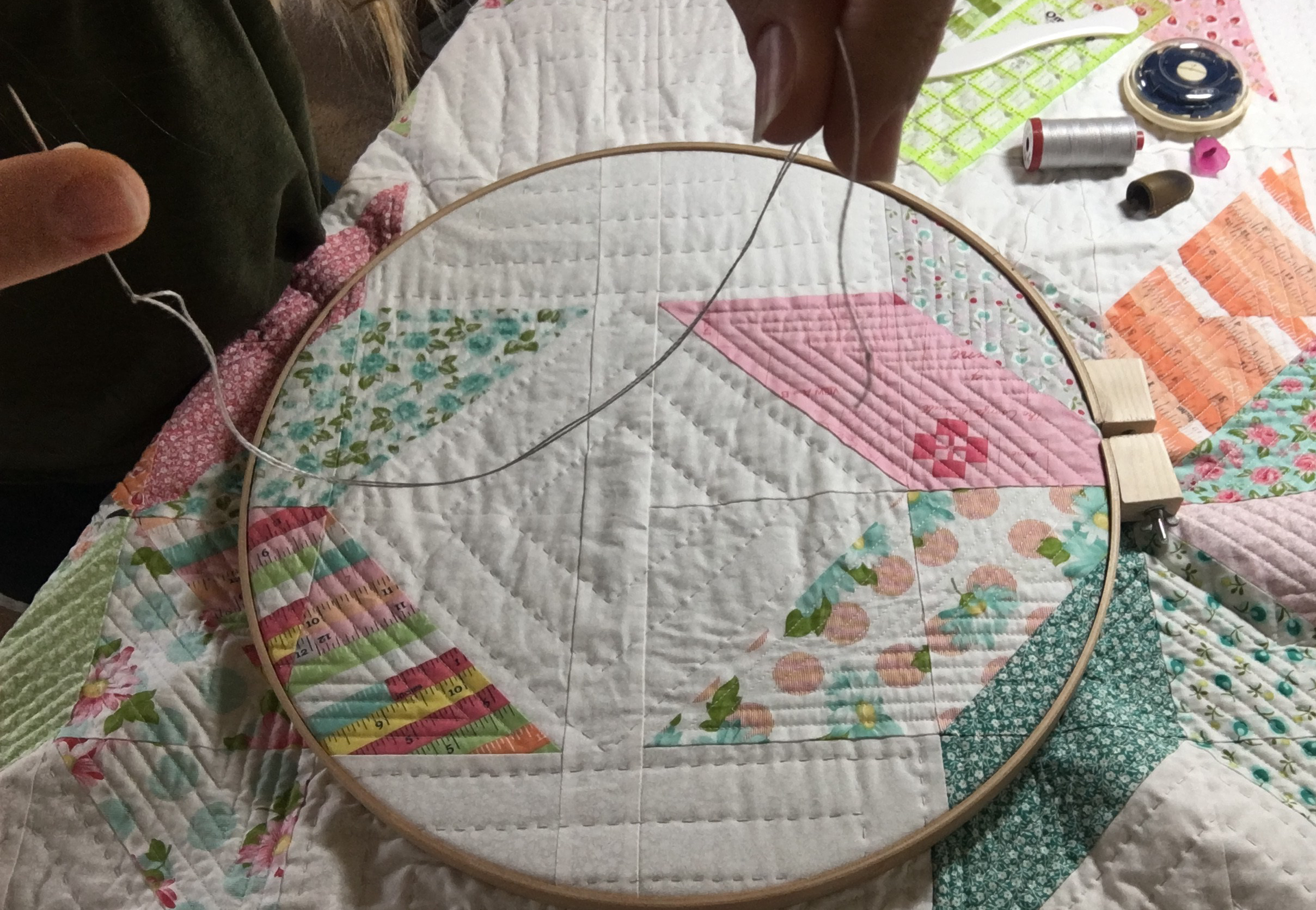 How To Hand Quilt A Large Quilt Without A Hoop